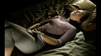 Busty pige fingering fødder og derefter går til at kneppe i soveværelset gratis dansk sexfilm