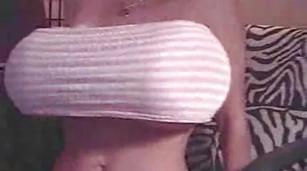 Hårdt BDSM køn dansk amatør sex film med to liderlige tyve og en Behåret idiot