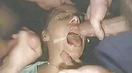 Kraftige cumshots af mænd i sluts mund danske sexfilm sænker