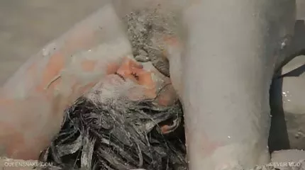 Han straffer fræk dansk sex groft og knepper pigen hårdt, når hun bryder kosten